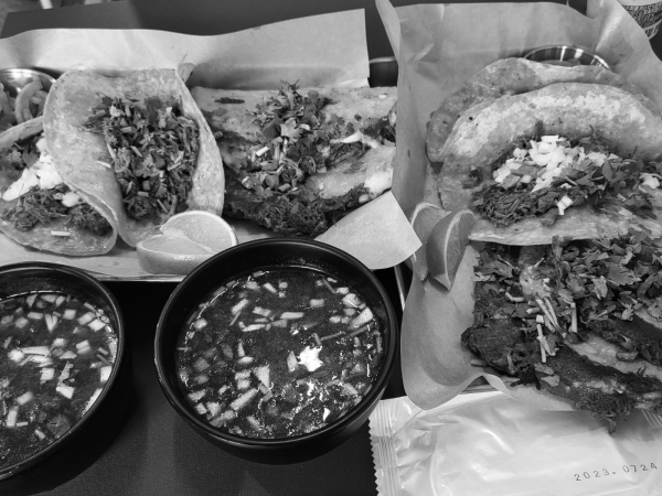 Tacos, quesadilla, and consomé (Photo by reporter Woo Ji-yun)